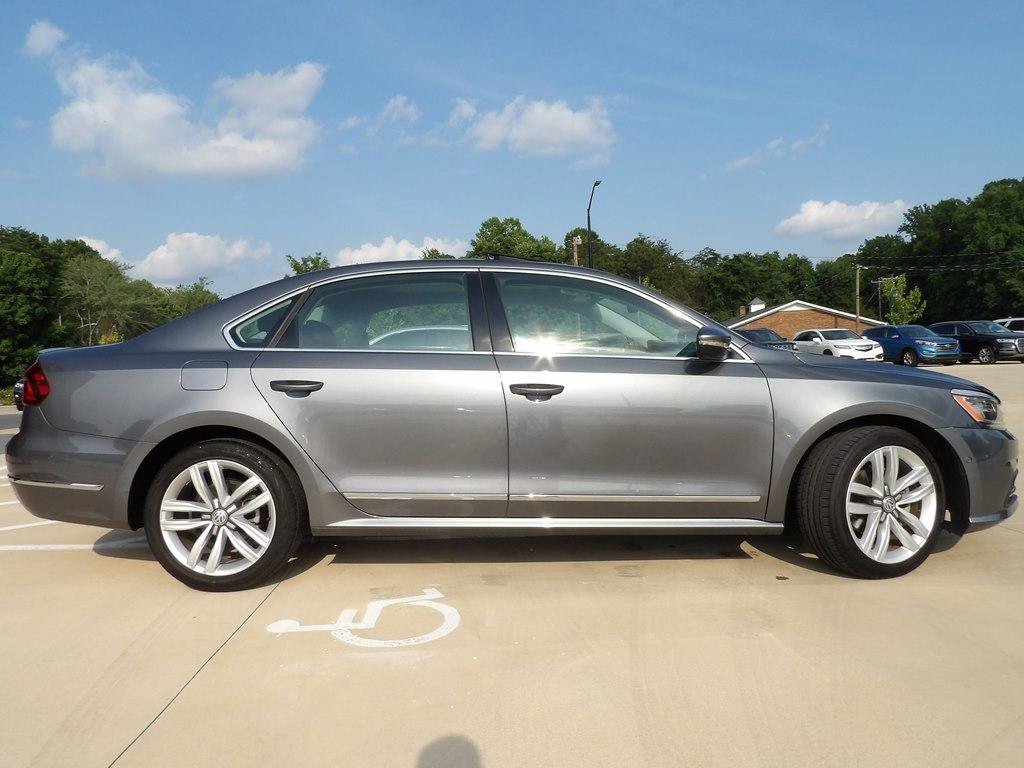 Used 2017 Volkswagen Passat 1.8T SEL Premium FWD image 4