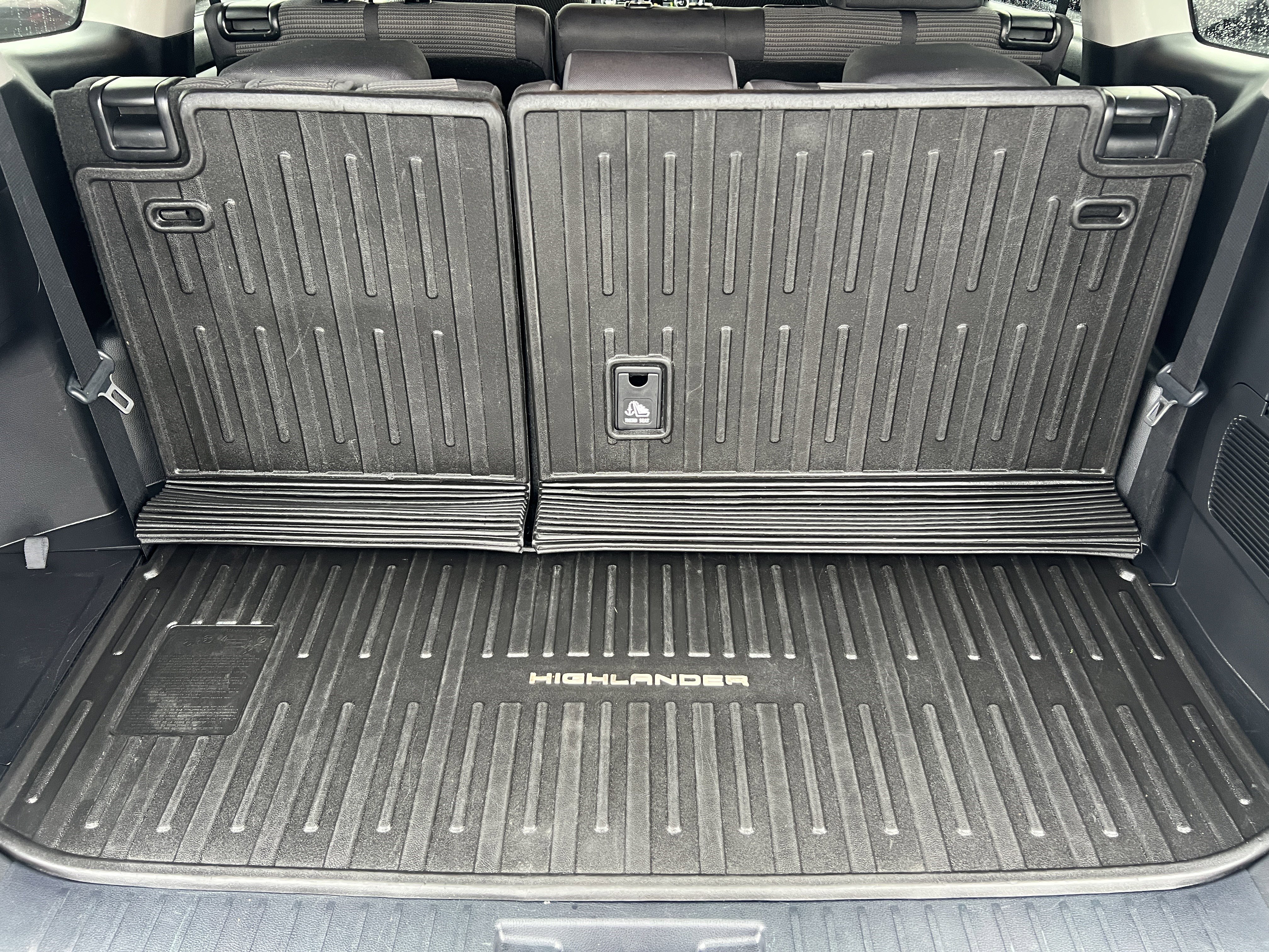 Used 2022 Toyota Highlander L image 17