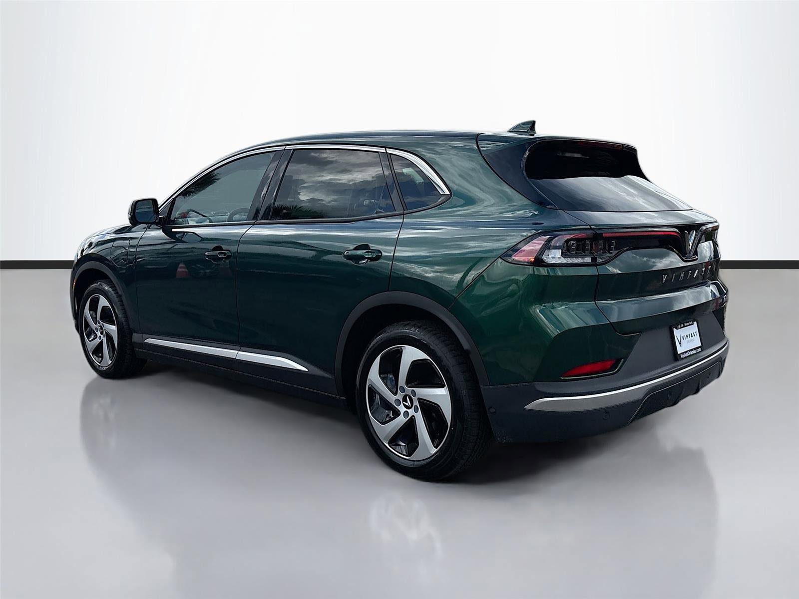 New 2025 VinFast VF 8 Eco image 5