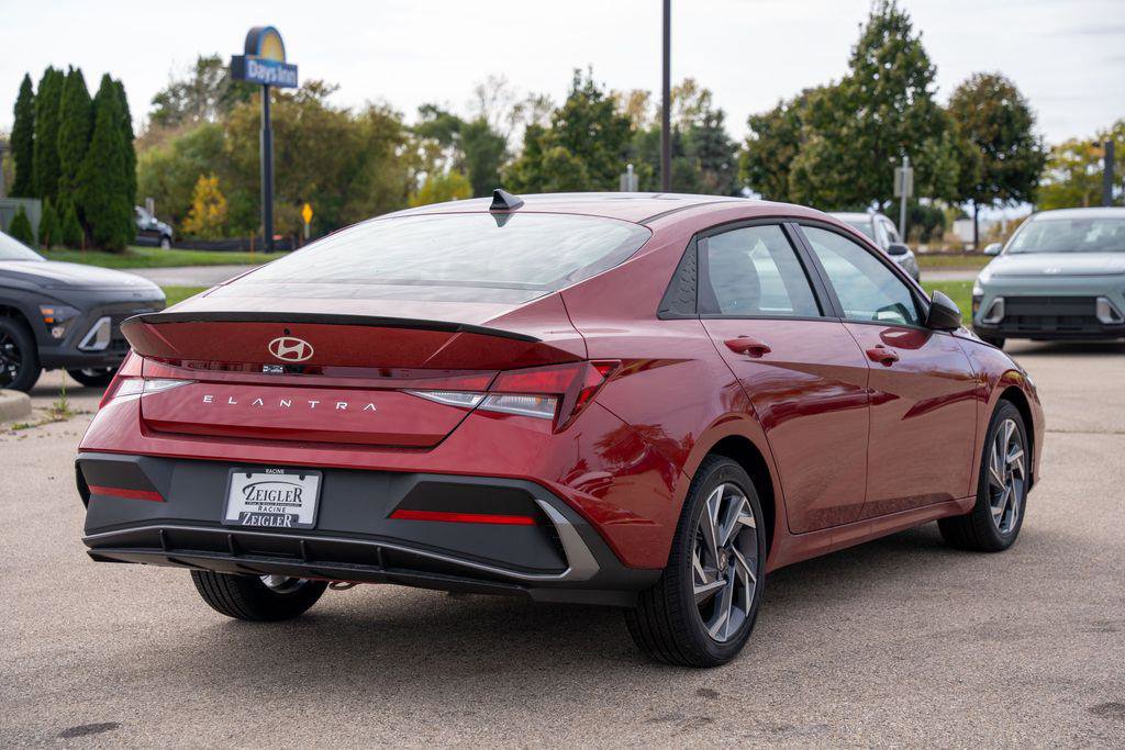 New 2025 Hyundai Elantra Sport image 7