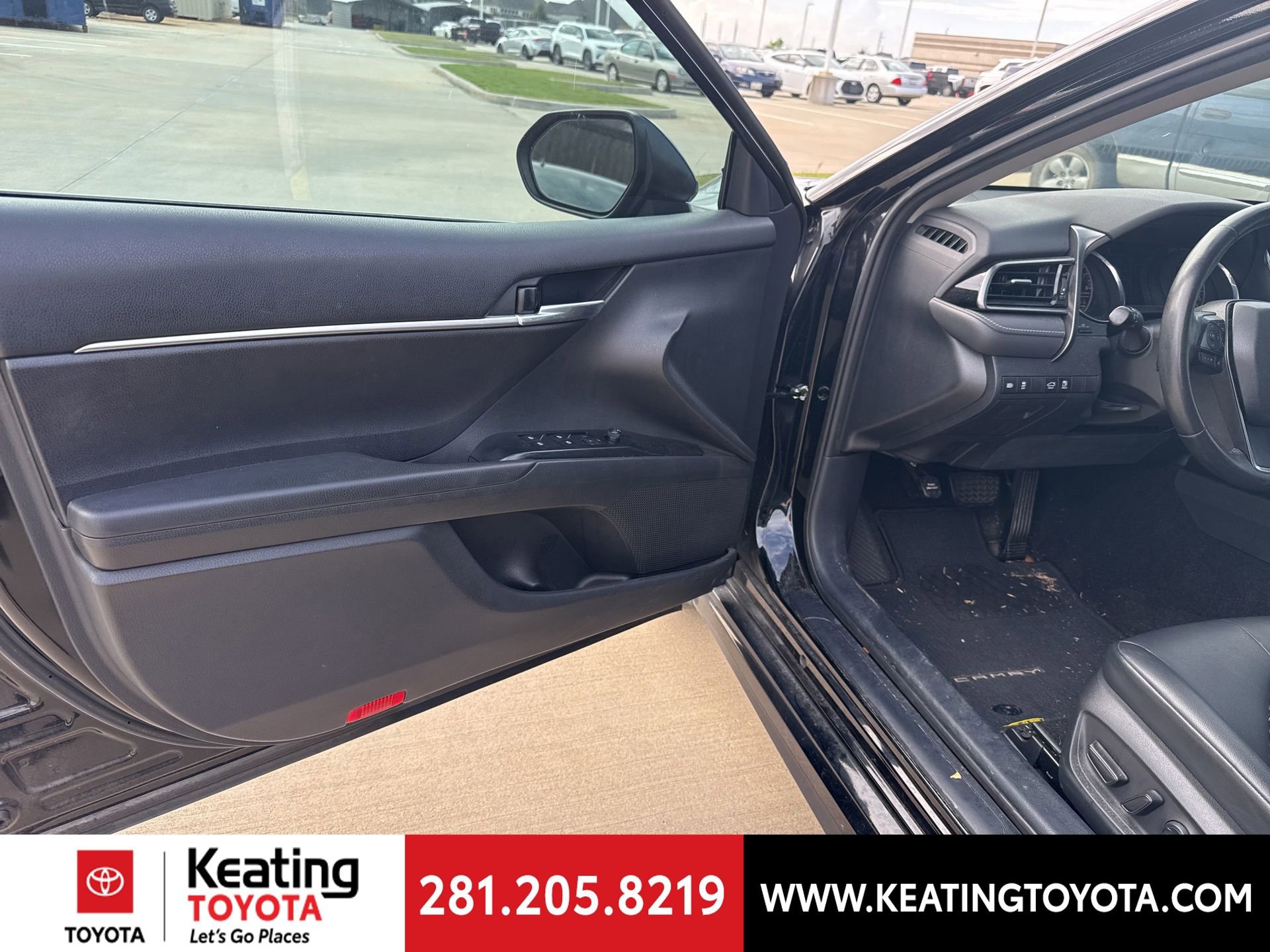 Used 2020 Toyota Camry SE w/ Convenience Package FWD image 10
