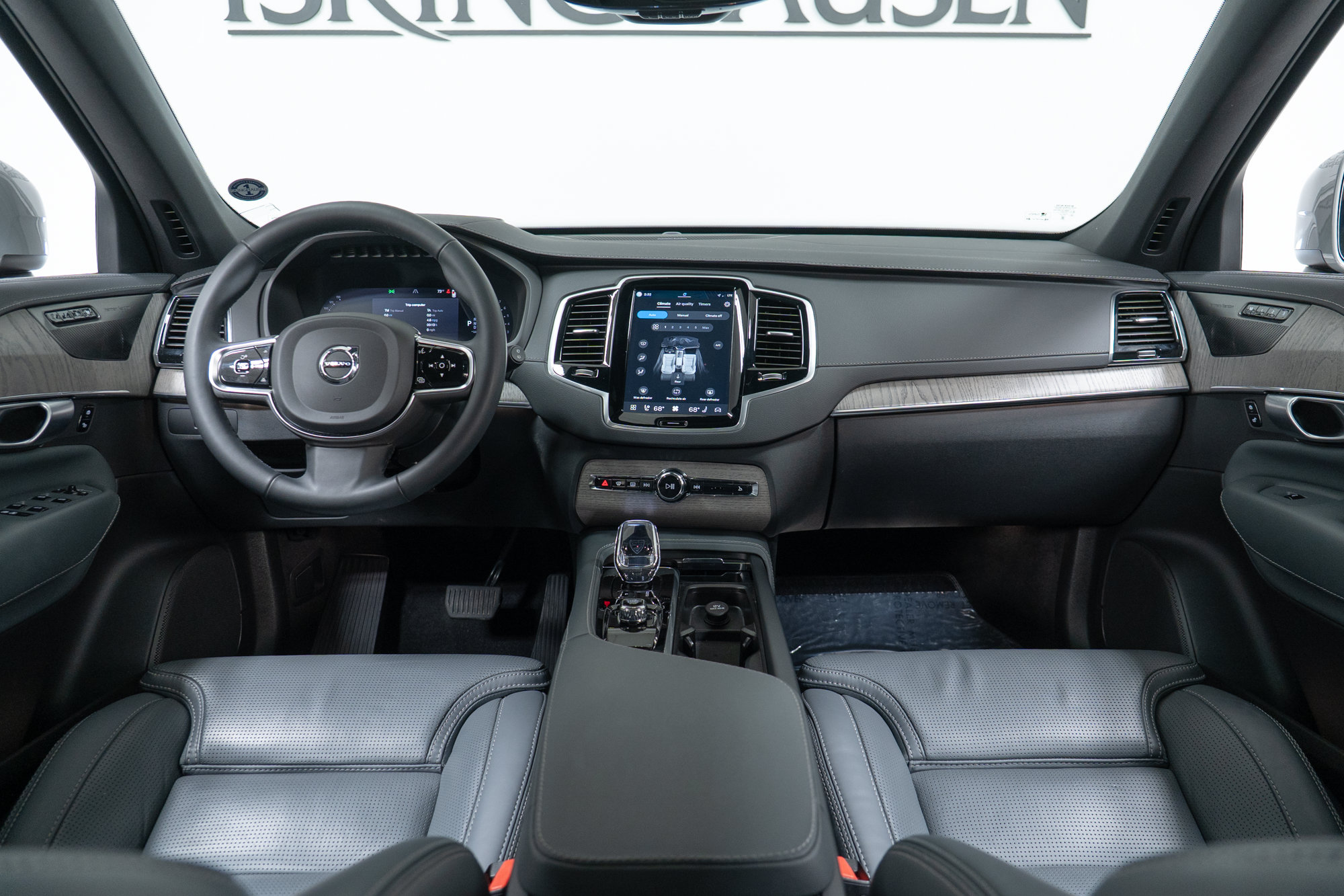 Certified 2024 Volvo XC90 B6 Ultimate w/ Protection Package Premier AWD/4WD image 15