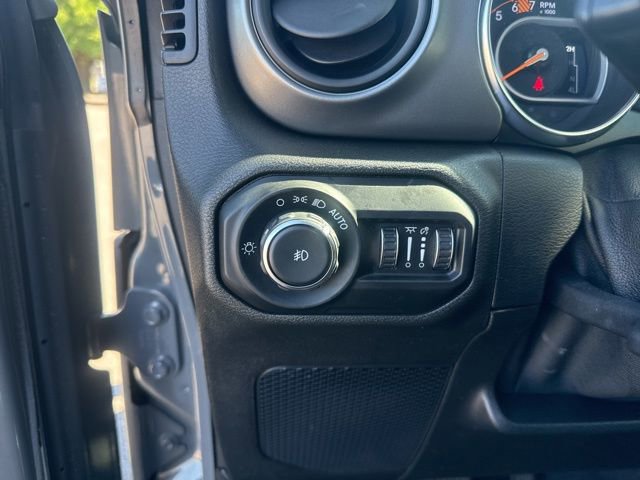 Used 2021 Jeep Wrangler Sport AWD/4WD image 16