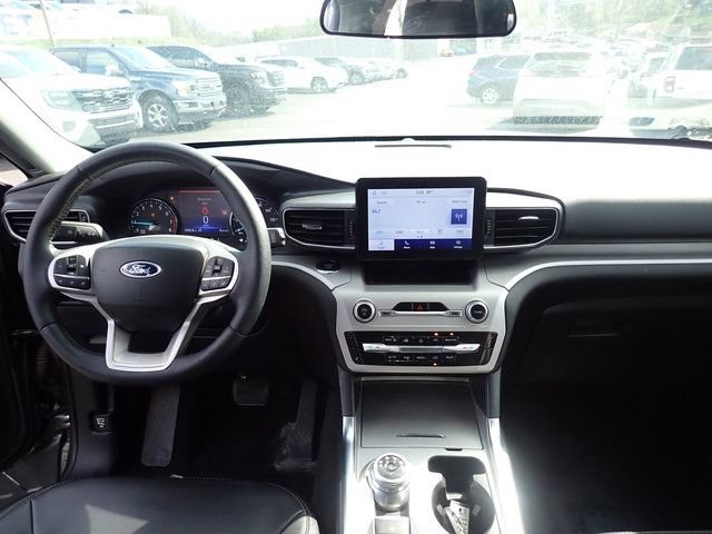 Used 2023 Ford Explorer XLT w/ Equipment Group 202A AWD/4WD image 21