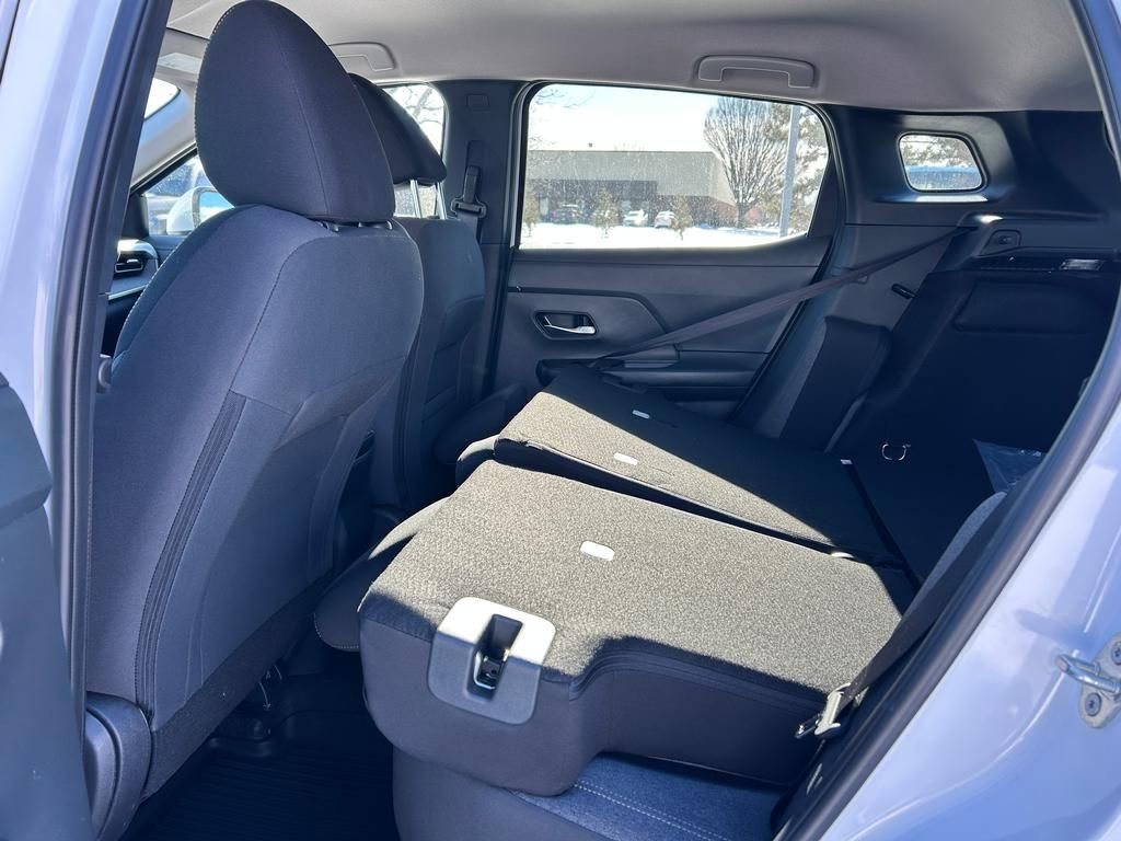 Used 2025 Nissan Kicks SV AWD/4WD image 16