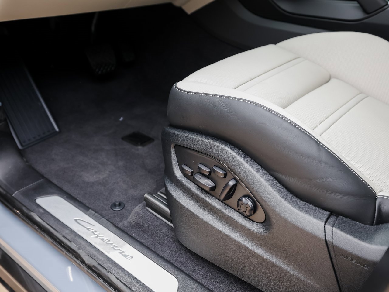 New 2025 Porsche Cayenne E-Hybrid Coupe image 14