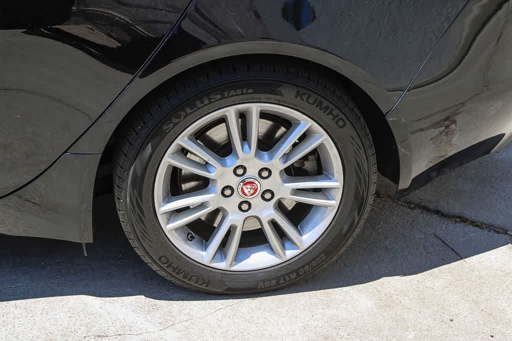 Used 2018 Jaguar XE Premium AWD/4WD image 6