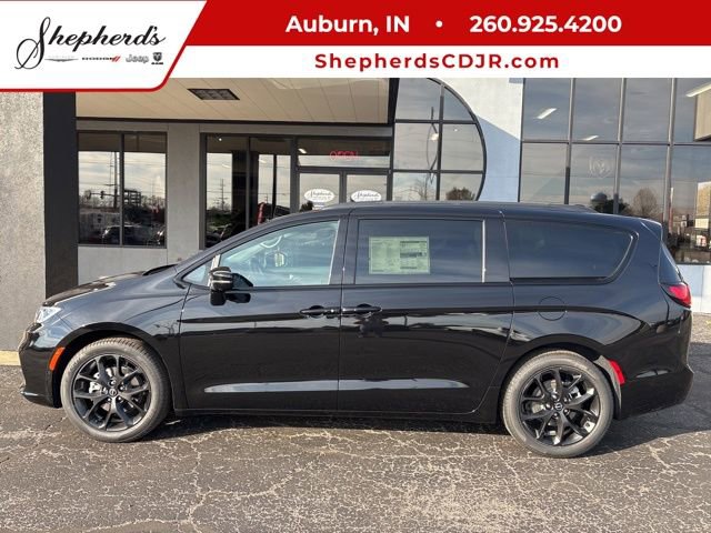 New 2026 Chrysler Pacifica Select w/ S Appearance Package