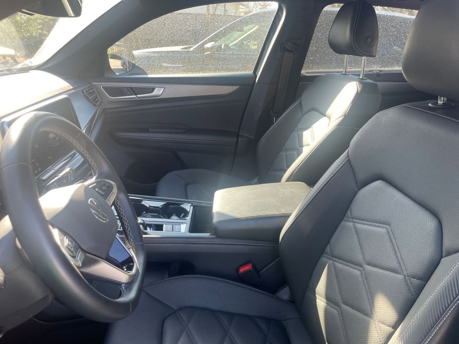 Used 2025 Volkswagen Atlas Cross Sport SE image 24