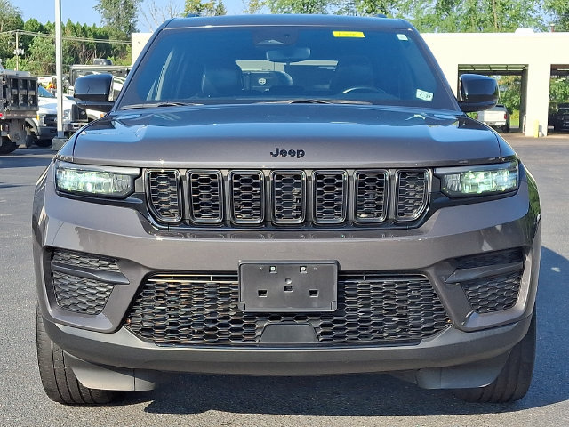 Used 2022 Jeep Grand Cherokee Altitude AWD/4WD image 5