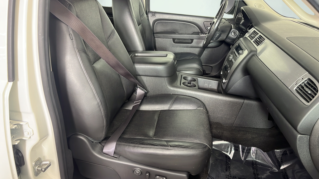 Used 2013 Chevrolet Silverado 1500 LTZ w/ LTZ White Diamond Edition AWD/4WD image 16