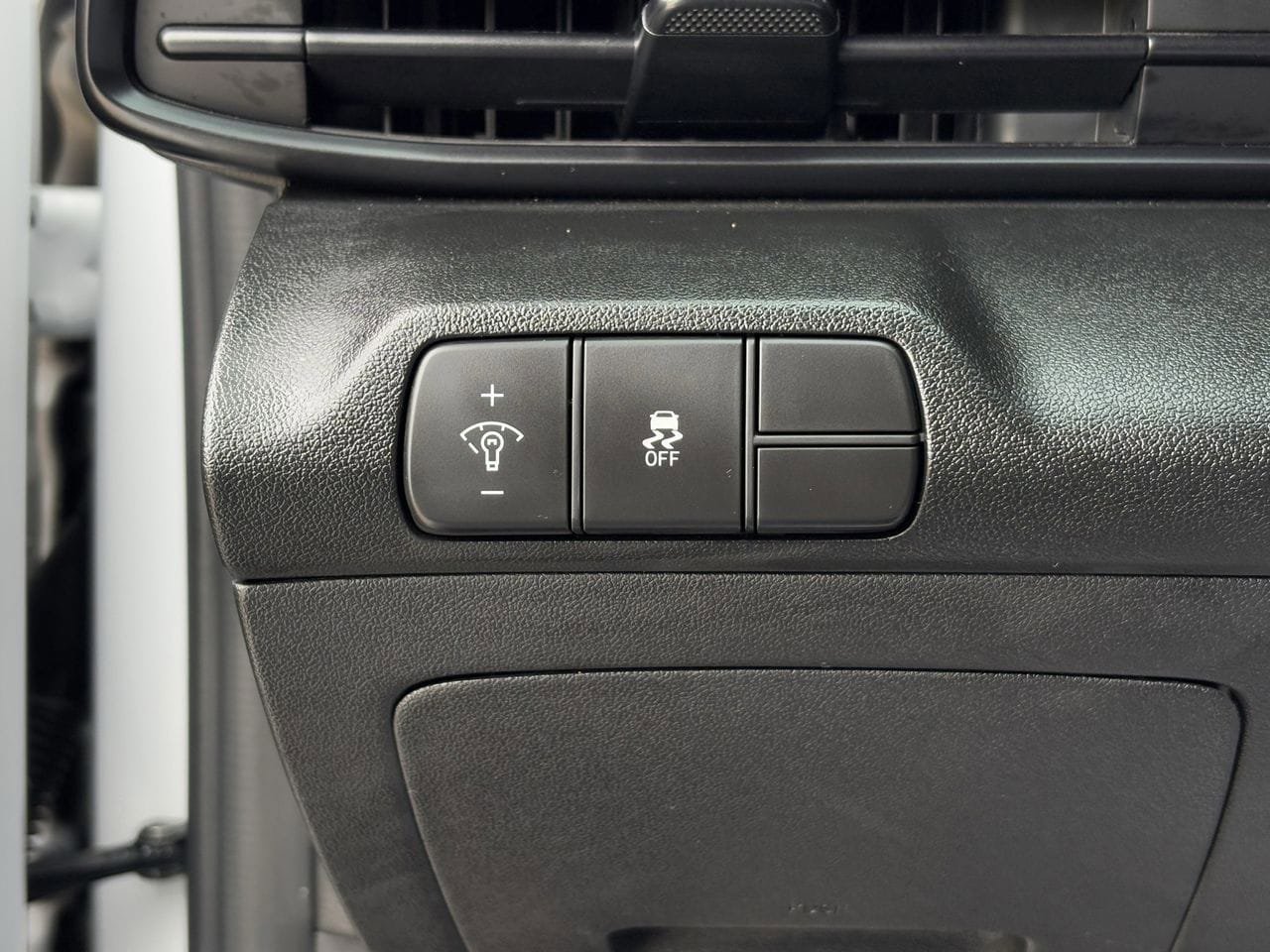 Used 2025 Hyundai Elantra Sport FWD image 24