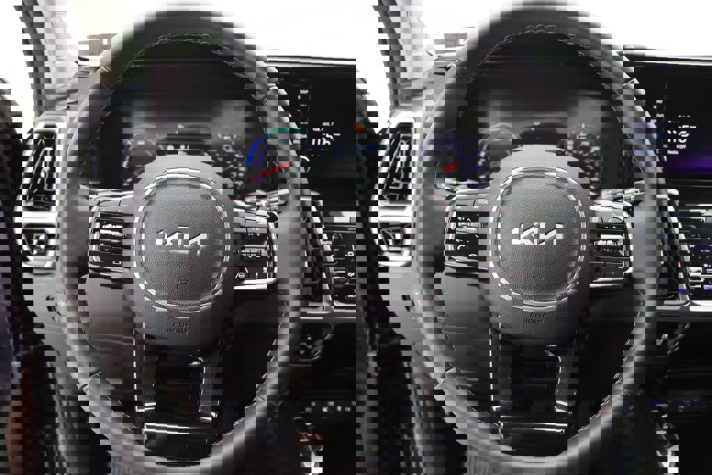 Used 2023 Kia Sorento EX image 17