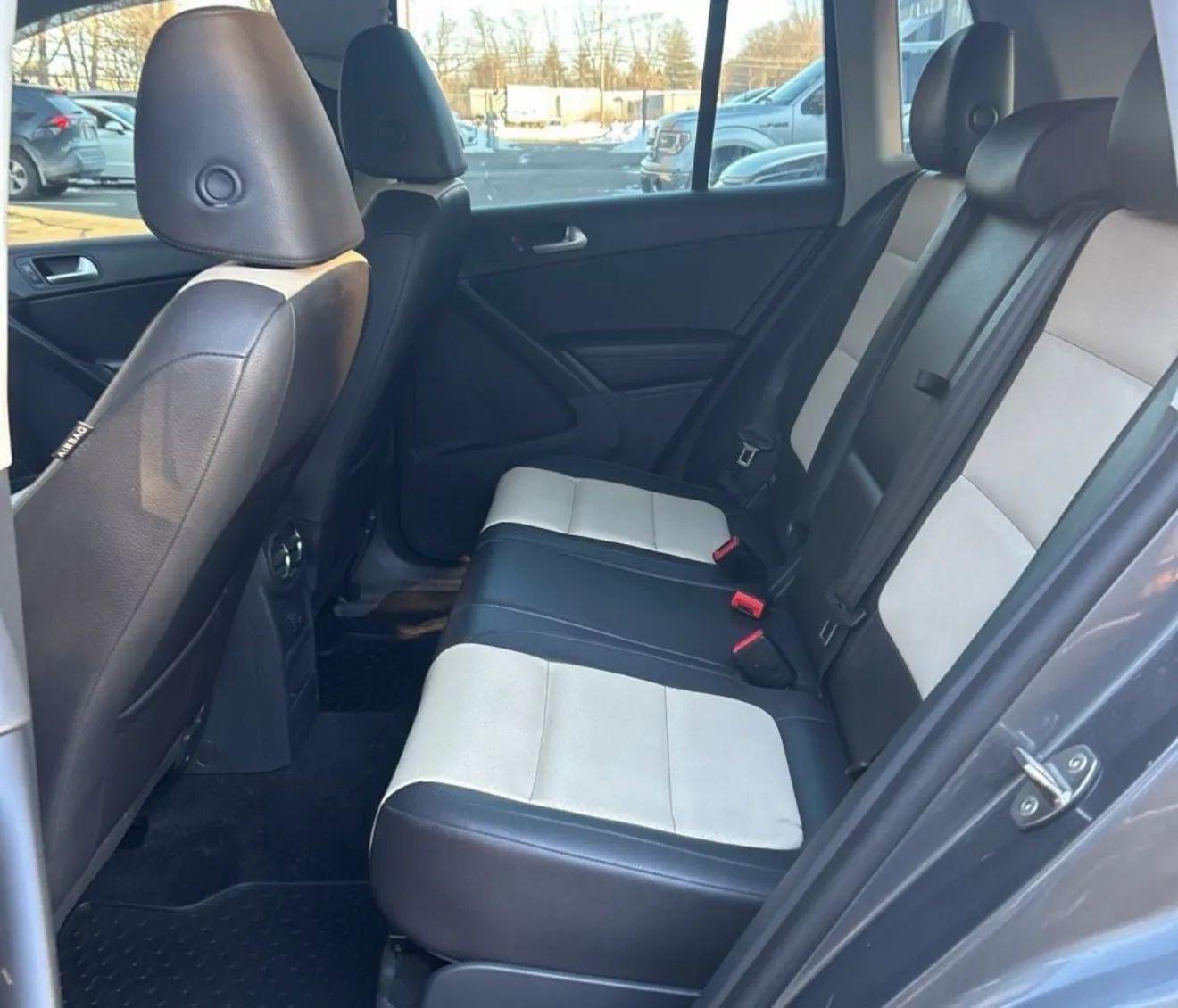 Used 2016 Volkswagen Tiguan S image 6