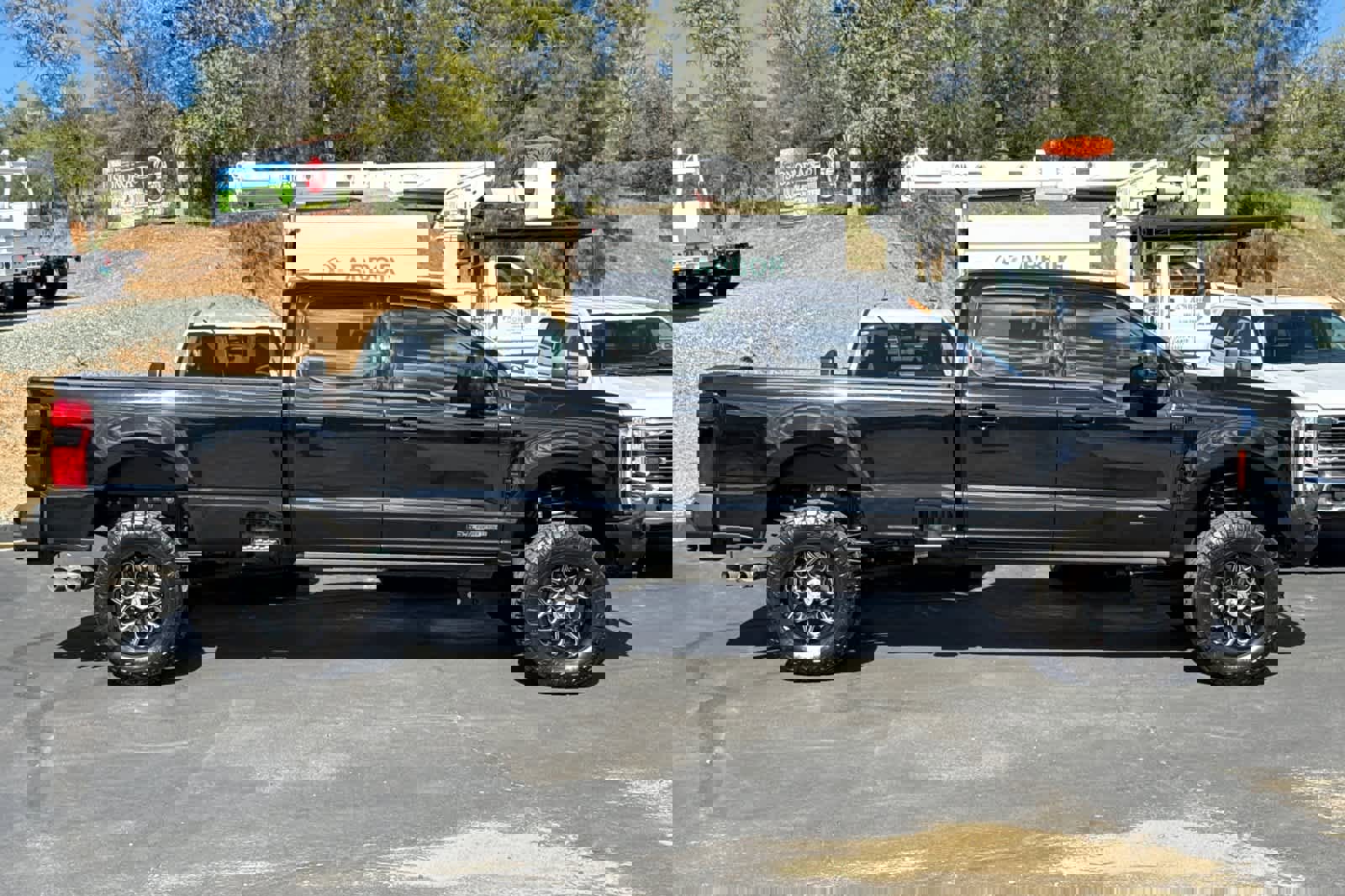 Used 2023 Ford F350 Lariat w/ Lariat Ultimate Package image 3