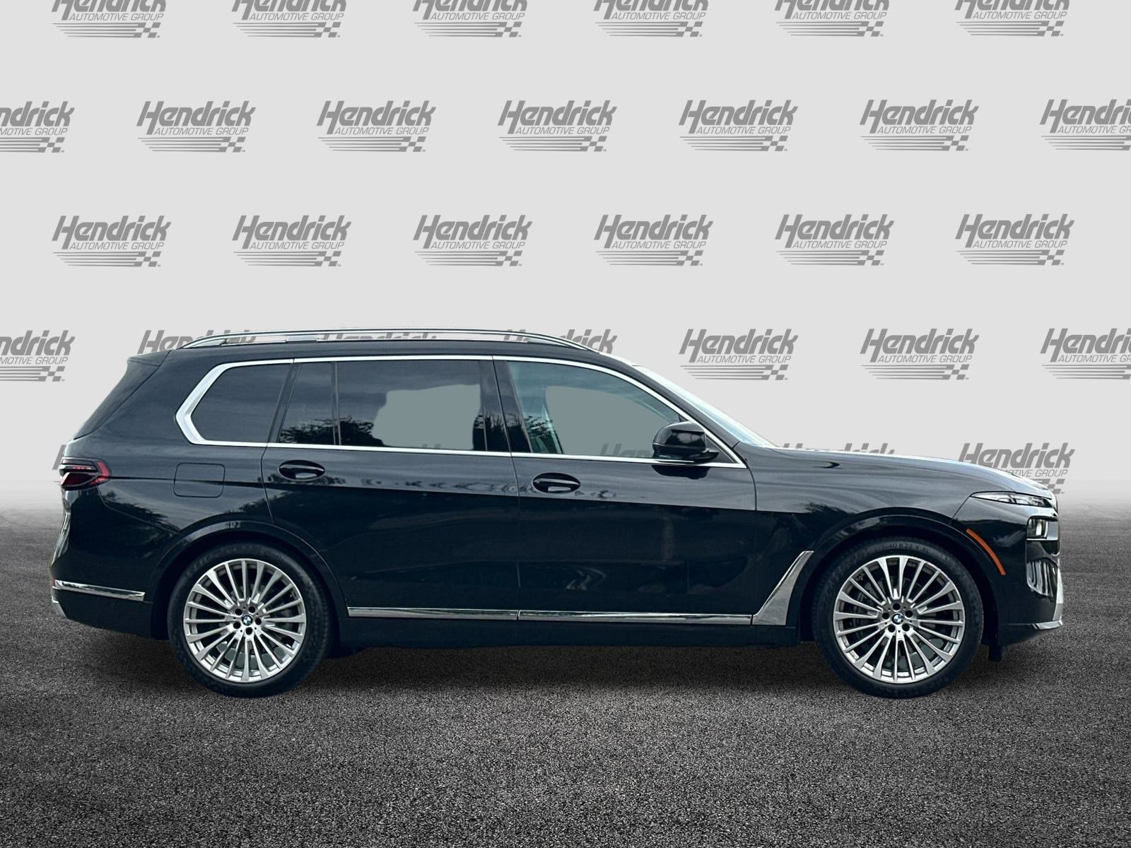 Used 2025 BMW X7 xDrive40i w/ Premium Package image 3