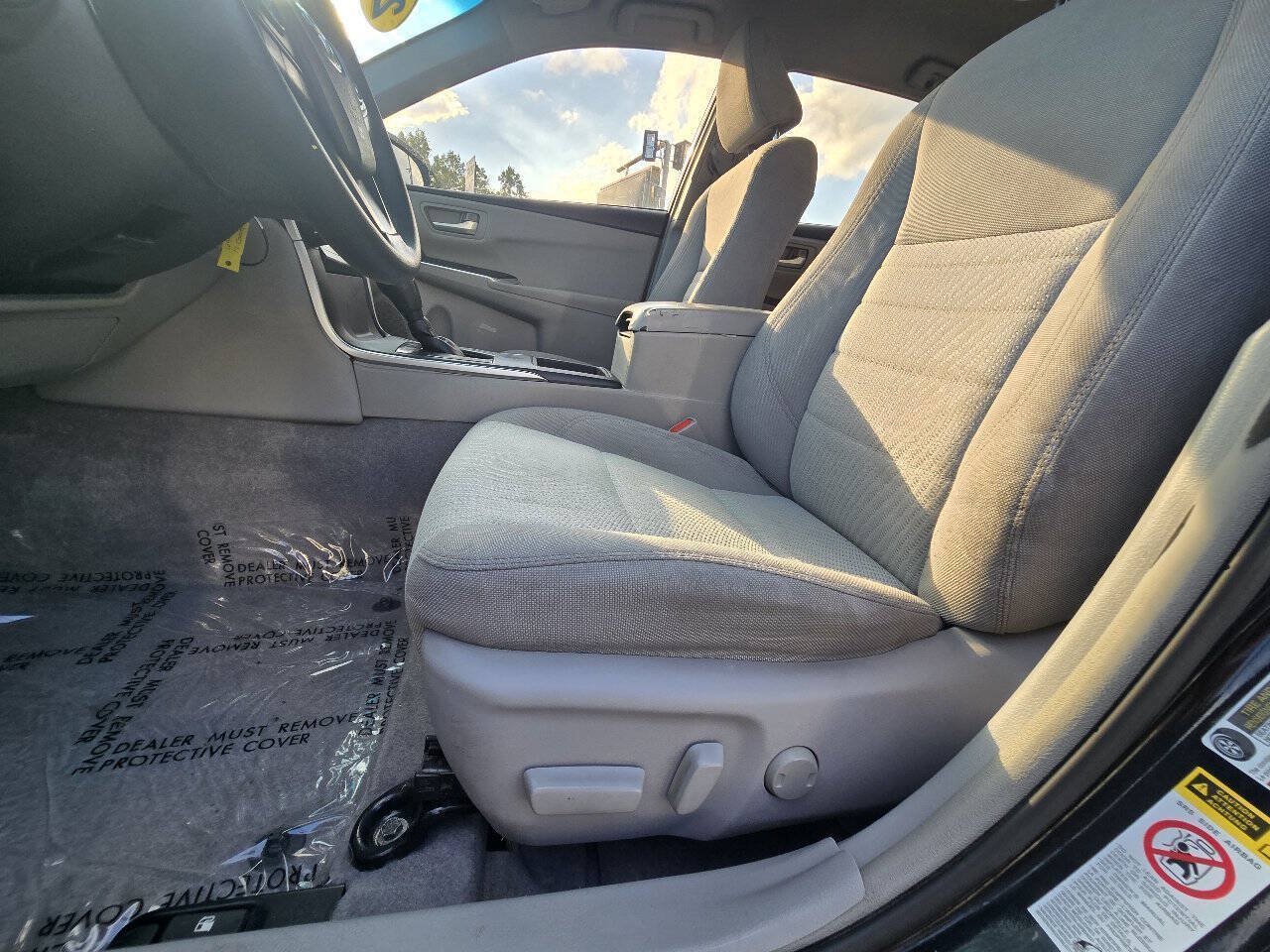 Used 2017 Toyota Camry LE FWD image 18