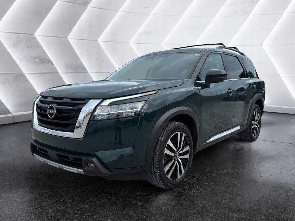 Used 2023 Nissan Pathfinder Platinum image 3