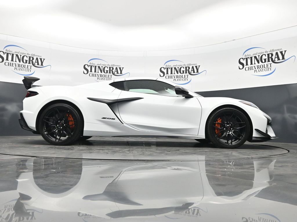 Used 2025 Chevrolet Corvette Z06 w/ Stealth Interior Trim Package RWD image 33
