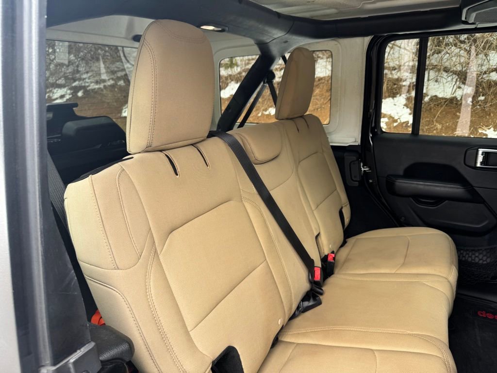 Used 2018 Jeep Wrangler Unlimited Sahara image 17