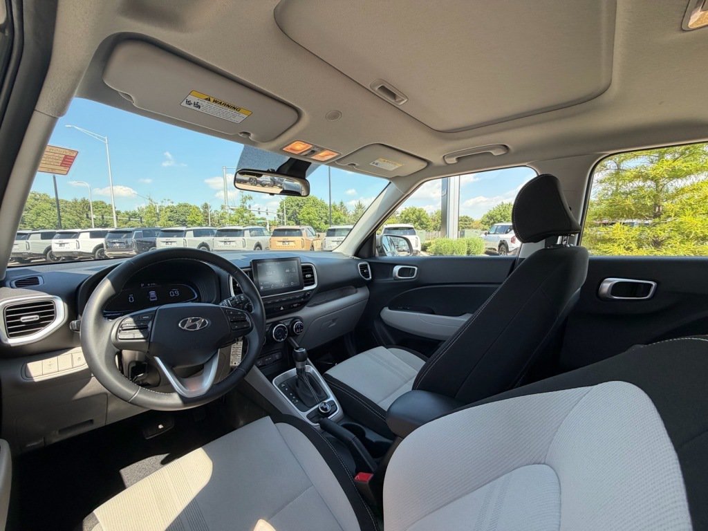 Used 2023 Hyundai Venue SEL FWD image 8