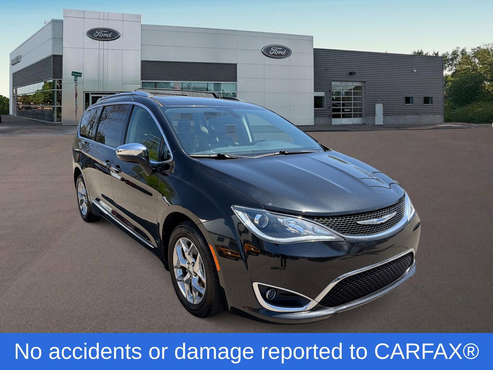 Used 2018 Chrysler Pacifica Limited FWD image 2