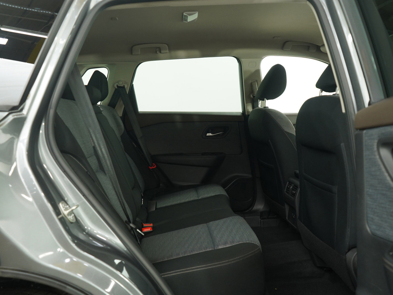 Used 2022 Nissan Rogue SV image 12