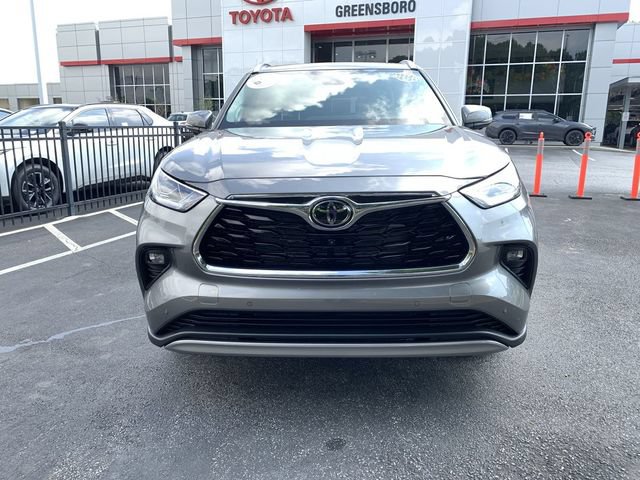 Certified 2026 Toyota Highlander Platinum AWD/4WD image 3
