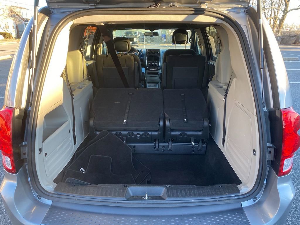 Used 2016 Dodge Grand Caravan SE image 24