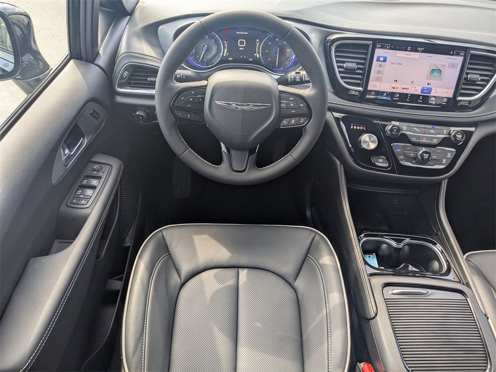 New 2026 Chrysler Pacifica Limited image 17