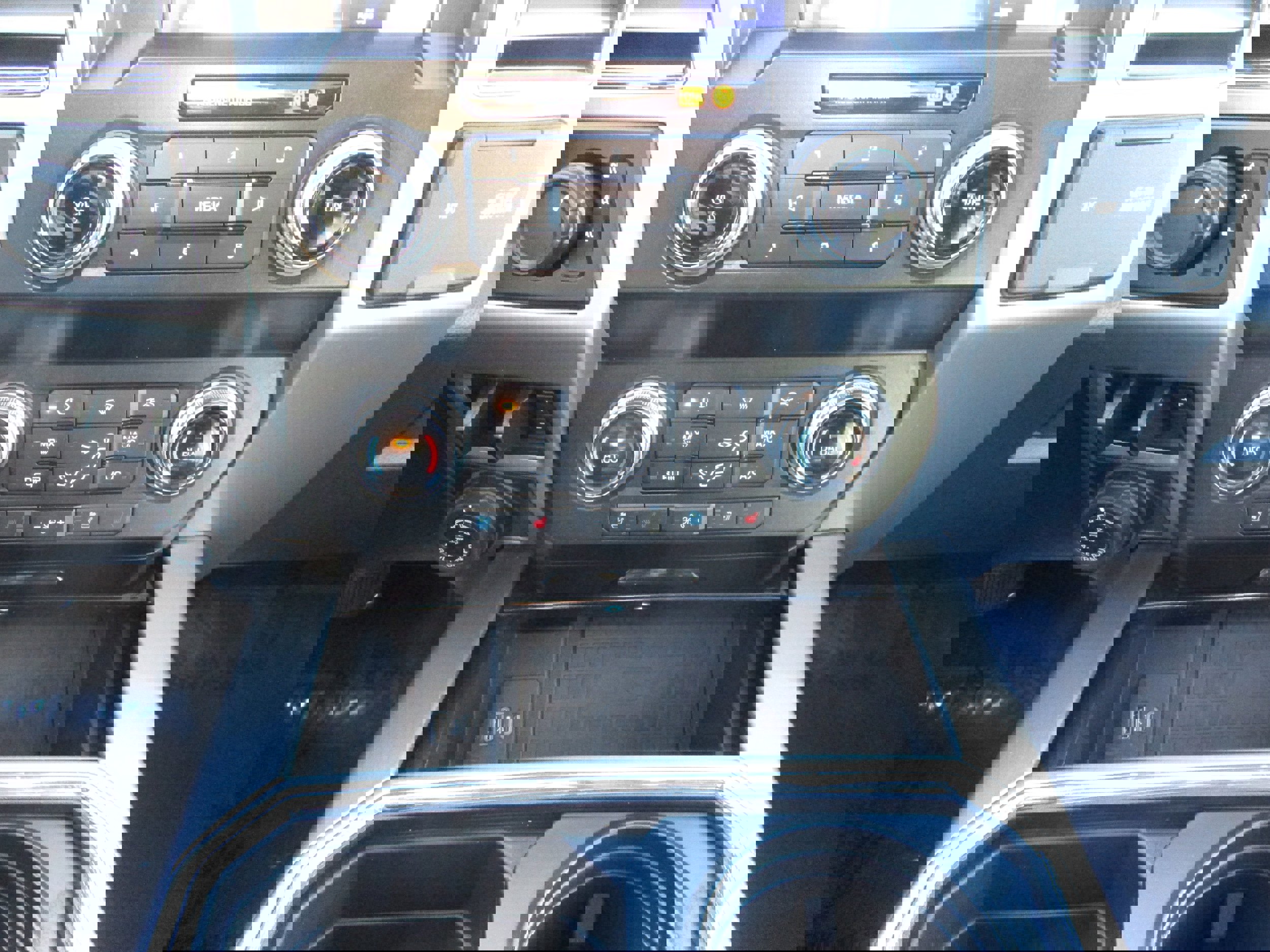 Used 2020 Ford F250 Platinum w/ FX4 Off-Road Package AWD/4WD image 37