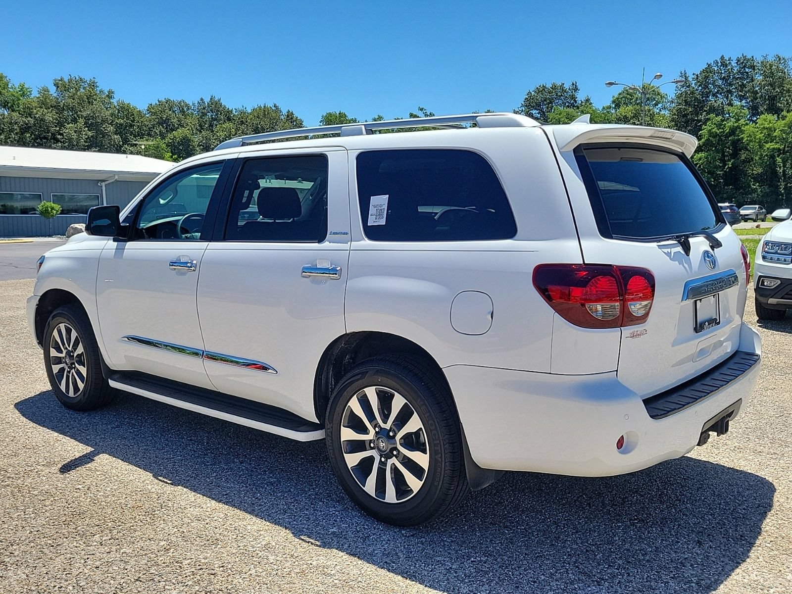 Used 2018 Toyota Sequoia Limited w/ Safety & Convenience Package AWD/4WD image 4