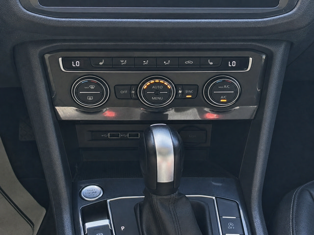 Used 2020 Volkswagen Tiguan SE w/ Panoramic Sunroof Package AWD/4WD image 9