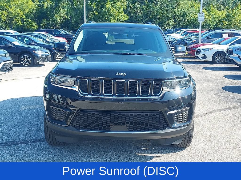Used 2023 Jeep Grand Cherokee Laredo w/ Luxury Tech Group I AWD/4WD image 2