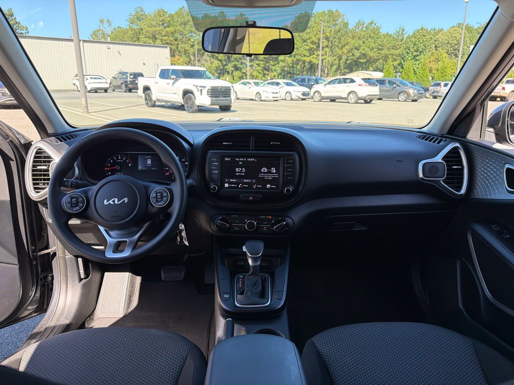 Used 2022 Kia Soul LX FWD image 7