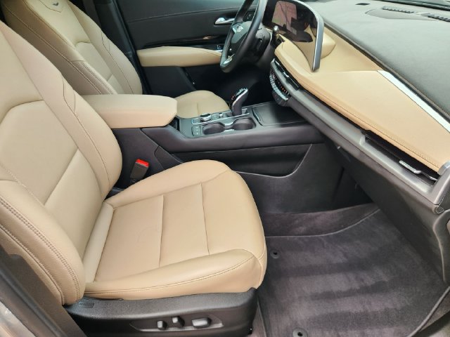 Used 2024 Cadillac XT4 Luxury FWD image 14