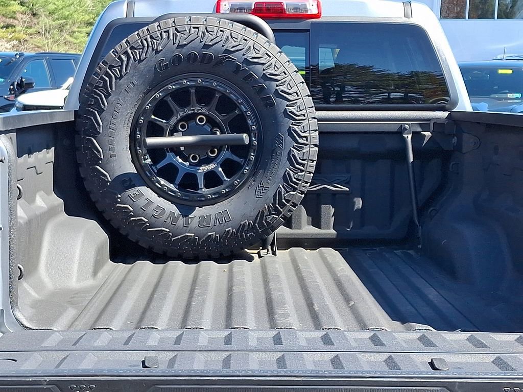 Certified 2024 GMC Canyon AT4X w/ AT4X AEV Edition image 33