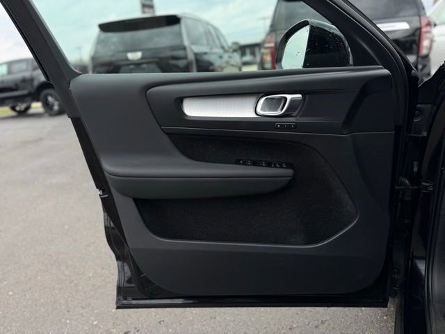 Used 2021 Volvo XC40 T5 Momentum image 13