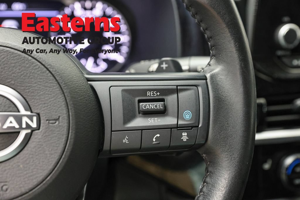 Used 2024 Nissan Pathfinder SV AWD/4WD image 16
