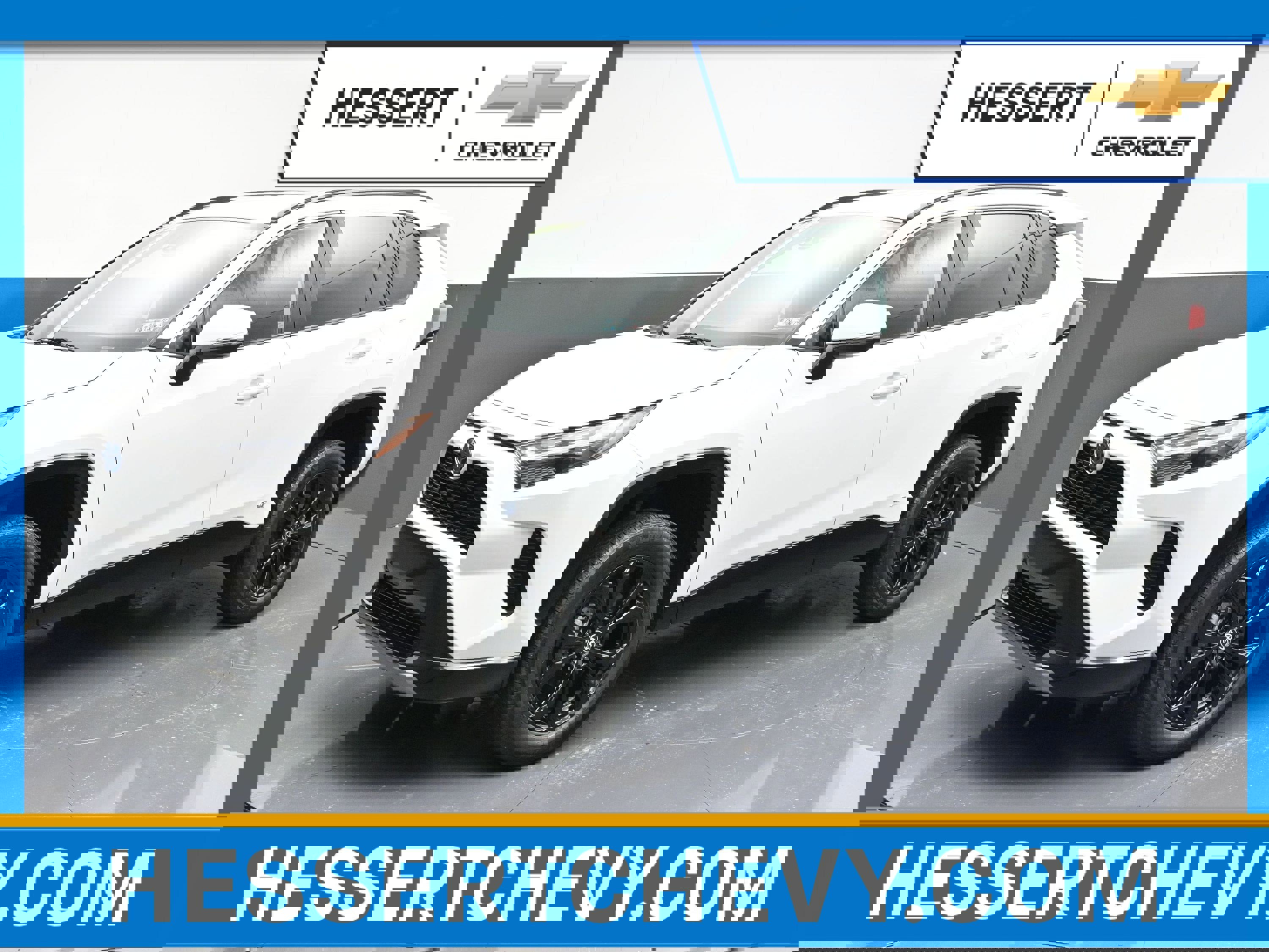 Used 2023 Toyota RAV4 SE video 1