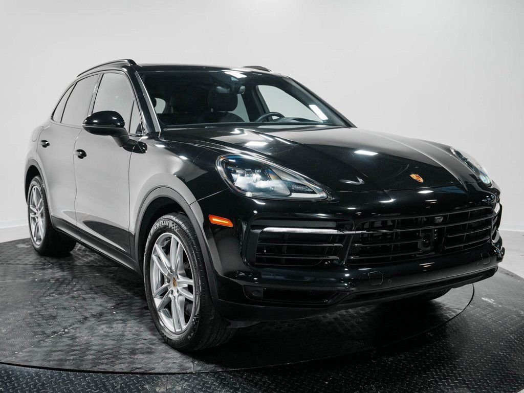 Used 2023 Porsche Cayenne w/ Premium Package image 3