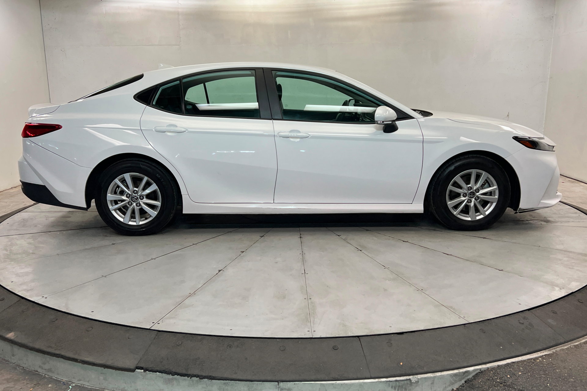 Used 2025 Toyota Camry LE FWD image 7