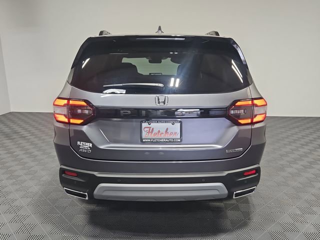 Certified 2025 Honda Pilot Touring image 4