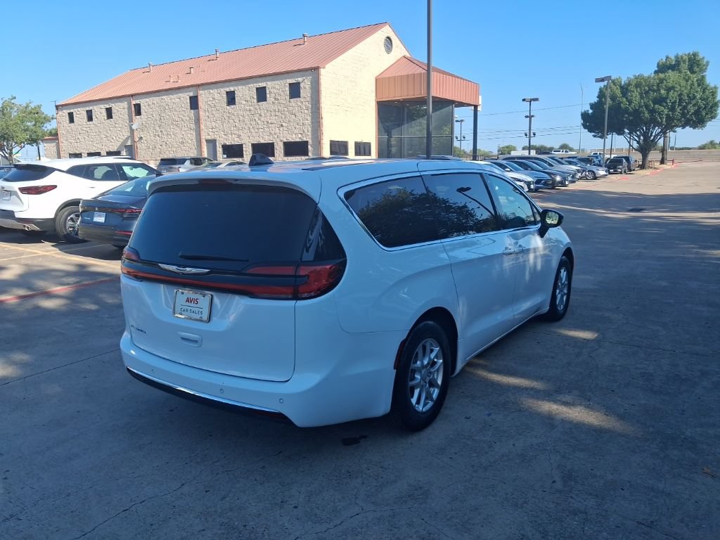 Used 2025 Chrysler Pacifica Select FWD image 7