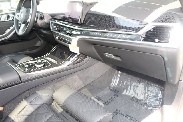 Used 2025 BMW X7 xDrive40i w/ M Sport Package image 30