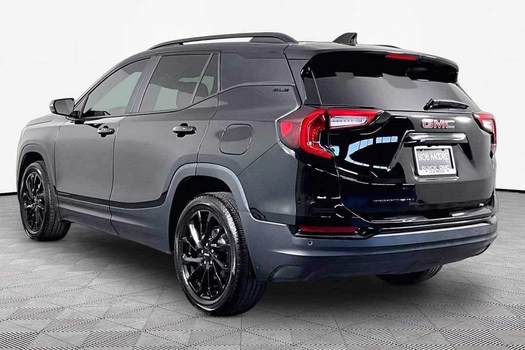 Used 2024 GMC Terrain SLE w/ Driver Convenience Package FWD image 4