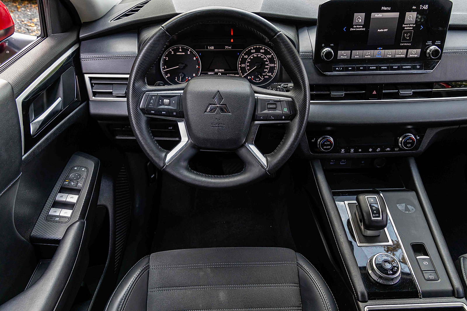 Used 2024 Mitsubishi Outlander AWD image 17