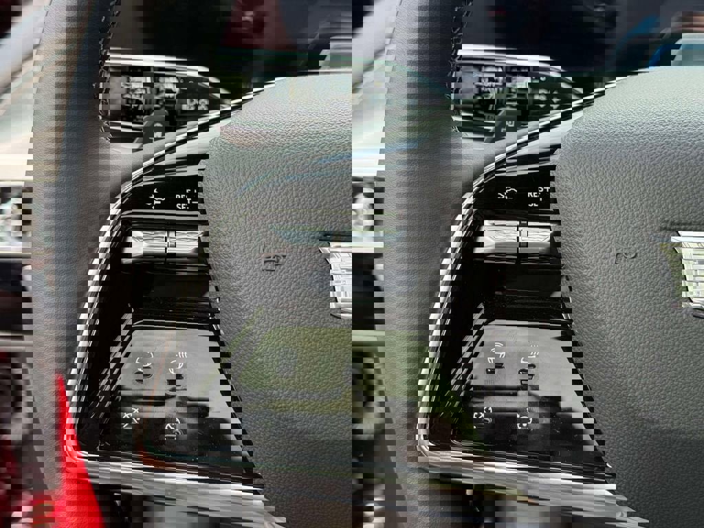 New 2024 Cadillac Lyriq Luxury image 18