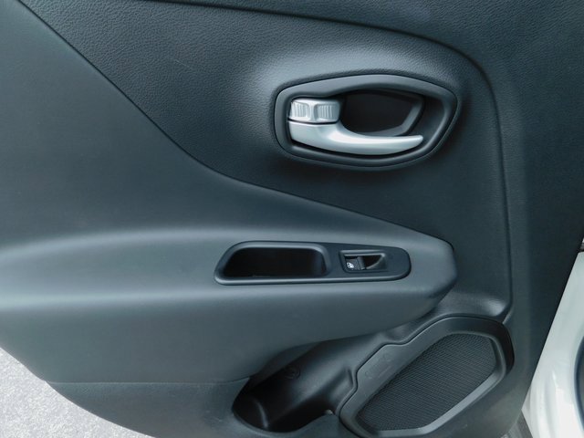 Used 2023 Jeep Renegade Latitude w/ Premium Group image 23