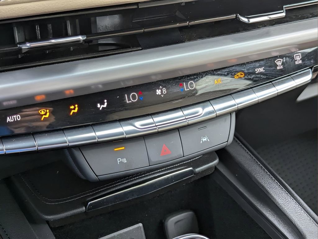 Certified 2024 Cadillac XT4 Premium Luxury image 12